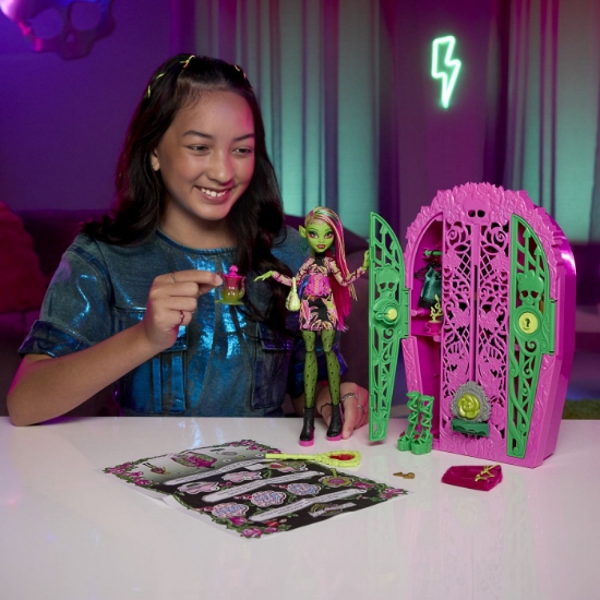 Imagine MONSTER HIGH GRADINA DE LA MIEZUL NOPTII PAPUSA VENUS MCFLYTRAP
