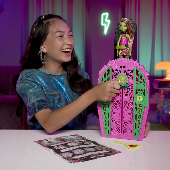 Imagine MONSTER HIGH GRADINA DE LA MIEZUL NOPTII PAPUSA VENUS MCFLYTRAP