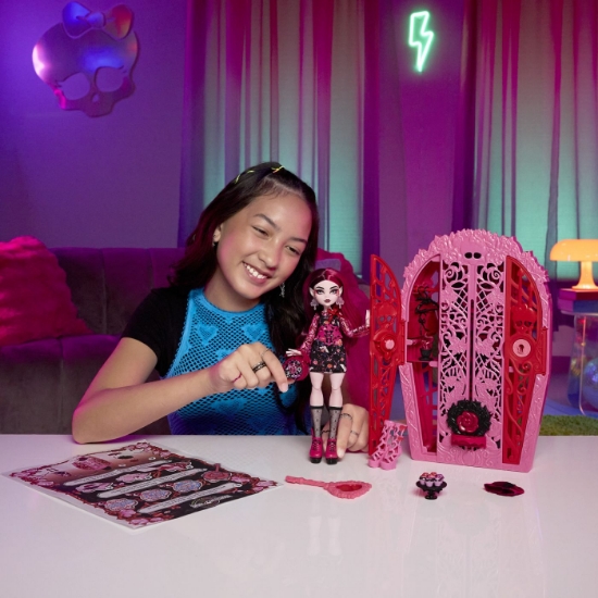 Imagine MONSTER HIGH GRADINA DE LA MIEZUL NOPTII PAPUSA DRACULAURA