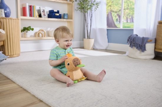 Imagine Fisher Price Jucărie senzorială Capibara – prieten moale și texturat pentru explorare