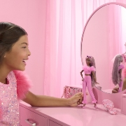 Imagine BARBIE DELUXE STYLE PAPUSA BARBIE CU SALOPETA ROZ SI PAR IMPLETIT
