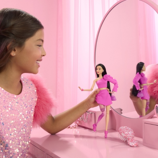 Imagine BARBIE DELUXE STYLE PAPUSA BARBIE BRUNETA CU PICIOR PROTETIC