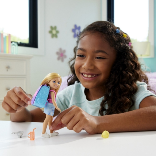 Imagine BARBIE PAPUSICA CHELSEA CU RUCSAC PENTRU COACEREA BRIOSELOR