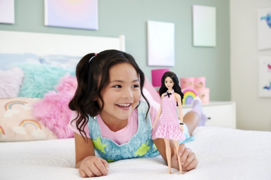 Imagine BARBIE PAPUSA BARBIE FASHIONISTAS BRUNETA CU ROCHIE ROZ IN CAROURI