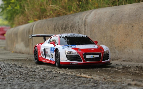 Imagine Mașină cu telecomandă Audi R8 LMS Performance, scară 1:18