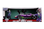 Imagine MASINUTE METALICA CHEVY CORVETTE STINGRAY 2009 SI FIGURINA JOKER SCARA 1:24