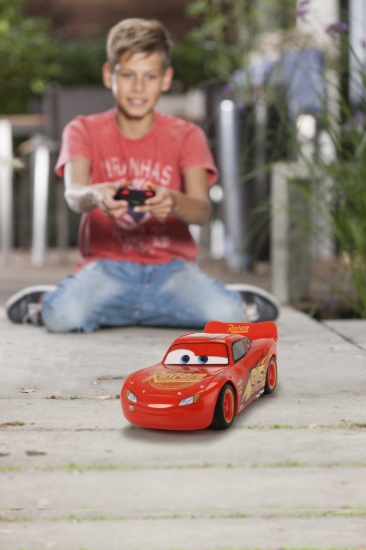Imagine MASINA CU TELECOMANDA FULGER McQUEEN 17CM