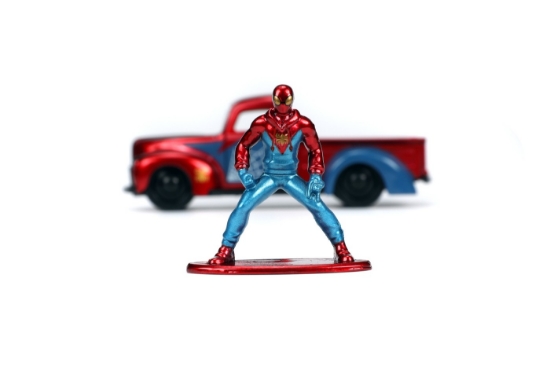 Imagine Jada Marvel set mașinuță metalică Ford Pick Up scară 1:32 și figurină metalică Spider-Man