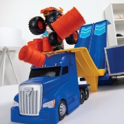 Imagine MONSTER JAM SET DE JOACA CAMIONUL CONVERTIBIL IN ARENA