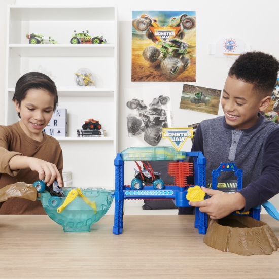 Imagine Monster Jam set spălătorie auto