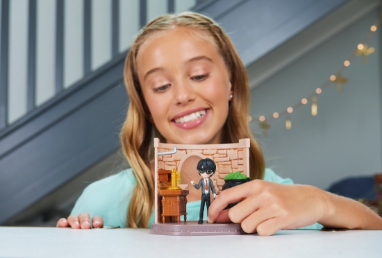 Imagine HARRY POTTER WIZARDING WORLD MAGICAL SALA DE CLASA MINIS POTIUNI HARRY POTTER