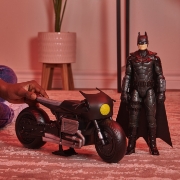 Imagine BATMAN FILM MOTOCICLETA LUI BATMAN SI FIGURINA BATMAN 30CM