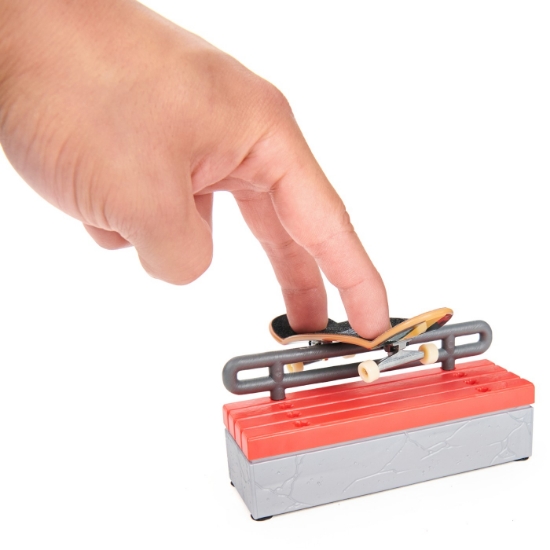 Imagine Tech Deck pachet cu obstacol Fingerboard James