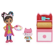 Imagine GABBYS DOLLHOUSE SET PAPUSA 9.7CM CU PISICUTA STUDIOUL DE ARTA A LUI GABBY