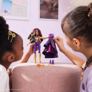 Imagine Unicorn Academy păpușa Sophia Masquerade