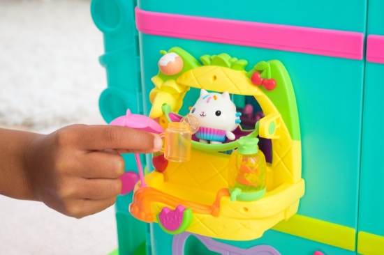 Imagine  GABBYS DOLLHOUSE SET BALCON PENTRU PETRECEREA CU SMOOTHIE A LUI CAKEY