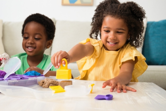 Imagine Kinetic Sand set geantă pentru plajă Variety Case