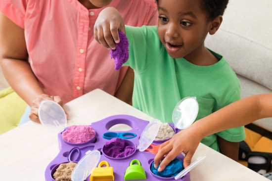 Imagine Kinetic Sand set geantă pentru plajă Variety Case