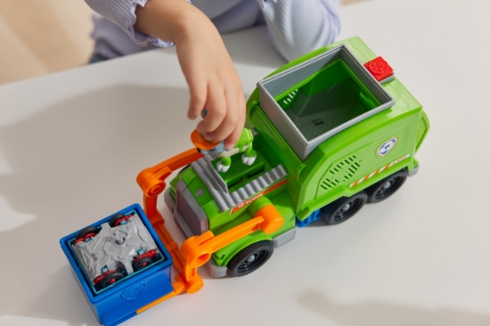 Imagine Patrula Căţeluşilor Rocky și camionul de reciclare Crush N Roll