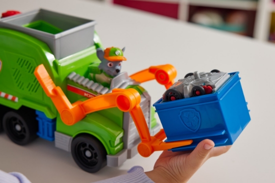 Imagine Patrula Căţeluşilor Rocky și camionul de reciclare Crush N Roll