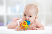 Imagine Winfun zornăitoare fluturaș cu jucărie de dentiție