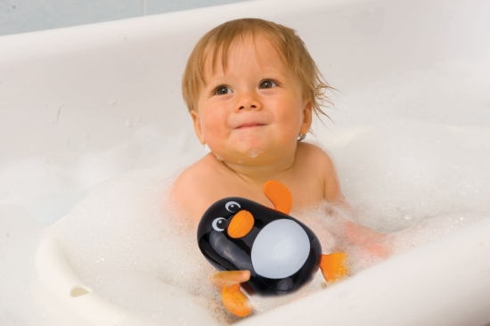Imagine Winfun jucarie de baie pinguinul inotator