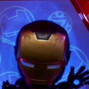 Imagine WOW! PODS - MARVEL IRON MAN CU ARMURA NEGRU SI AURIU