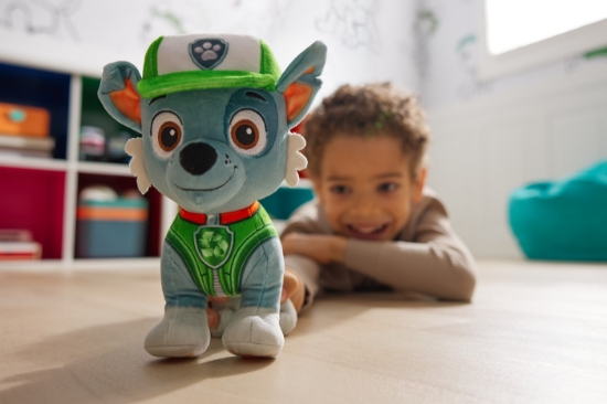 Imagine  Patrula Cățelușilor jucărie de pluș Rocky 17cm