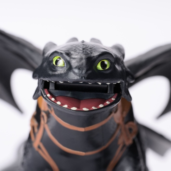 Imagine CUM SA ITI DRESEZI DRAGONUL SET DRAGON TOOTHLESS SI FIGURINA VIKING HICCUP