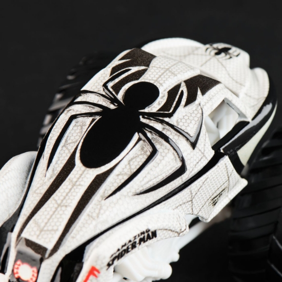 Imagine Monster Jam Marvel camion gigant Amazing Spider Man roșu scară 1 la 64