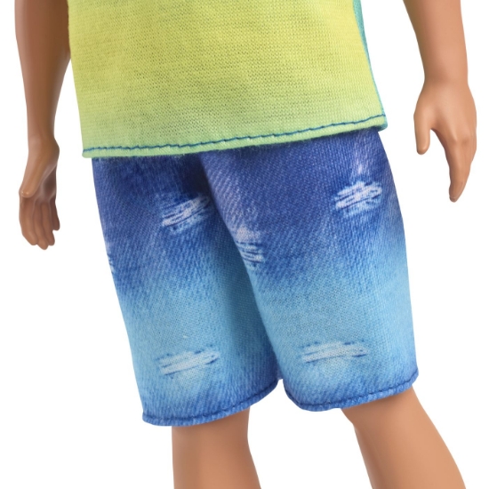 Imagine BARBIE PAPUSA BAIAT FASHIONISTAS BRUNET CU MAIOU OMBRE SI PANTALONI SCURTI DE BLUGI