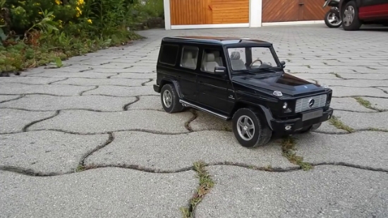 Imagine MASINA CU TELECOMANDA MERCEDES-BENZ G55 NEGRU CU SCARA 1 LA 24