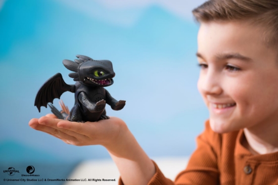 Imagine CUM SA ITI DRESEZI DRAGONUL FIGURINA DRAGON TOOTHLESS CU SUNETE