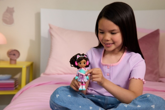 Imagine GABBYS DOLLHOUSE FILMUL PAPUSA TINUTA DE IARNA CU ACCESORII