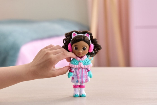 Imagine GABBYS DOLLHOUSE FILMUL PAPUSA TINUTA DE IARNA CU ACCESORII