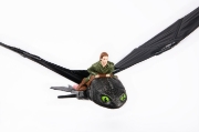 Imagine CUM SA ITI DRESEZI DRAGONUL FIGURINA DRAGON TOOTHLESS ZBURATOR CU TELECOMANDA