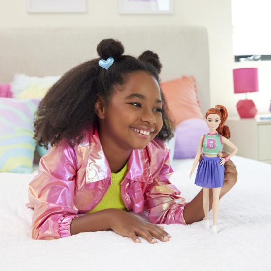 Imagine BARBIE FASHIONISTAS PAPUSA BARBIE ROSCATA MAJORETA