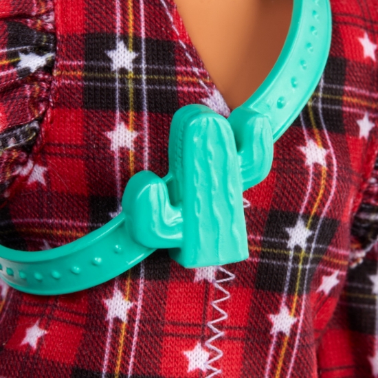 Imagine PAPUSA BARBIE FASHIONISTA CU PARUL MOV SI ROCHITA CU STELUTE