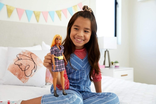 Imagine PAPUSA BARBIE FASHIONISTA CU ROCHIE TIP BLAZER ROZ IN CAROURI