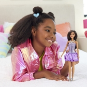Imagine BARBIE FASHIONISTAS PAPUSA BARBIE BRUNETA CU ROCHIE MOV CU PAIETE