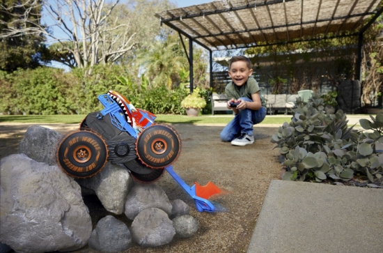 Imagine Hot Wheels Monster Truck Sharks vs Dinos mașina cu telecomandă Tiger Shark Climber
