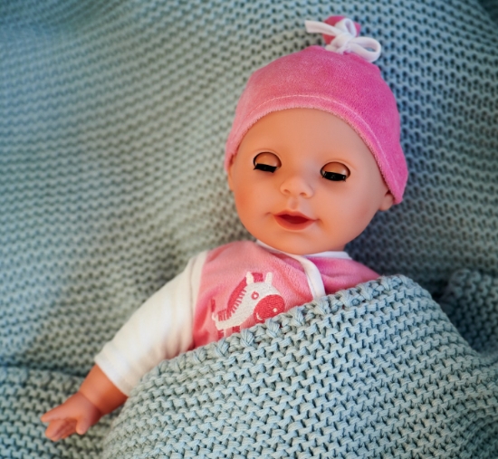 Imagine LAURA BABBLING BEBELUS 38CM