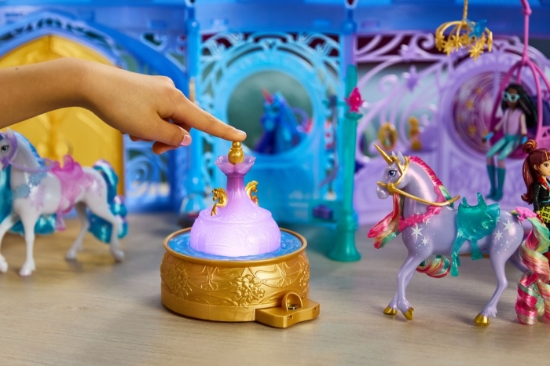 Imagine UNICORN ACADEMY SET DE JOACA FANTANA SI GRAJD STARGLOW SI UNICORNUL WILDSTAR