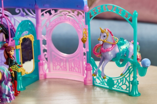 Imagine UNICORN ACADEMY SET DE JOACA FANTANA SI GRAJD STARGLOW SI UNICORNUL WILDSTAR