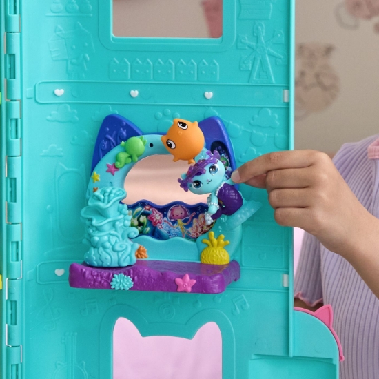 Imagine GABBYS DOLLHOUSE FILMUL SET BALCONUL ACVARIU SI FIGURINA MERCAT CU ACCESORII