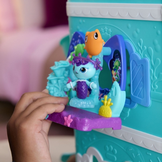 Imagine GABBYS DOLLHOUSE FILMUL SET BALCONUL ACVARIU SI FIGURINA MERCAT CU ACCESORII