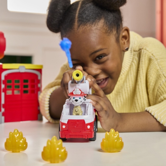 Imagine Patrula Cățelușilor stație de pompieri interactivă cu accesorii și figurină Marshall