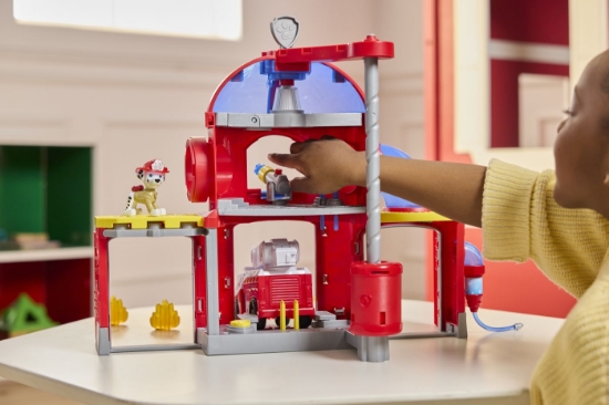 Imagine Patrula Cățelușilor stație de pompieri interactivă cu accesorii și figurină Marshall