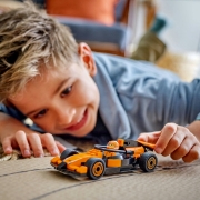 Imagine LEGO CITY PILOT F1 CU MASINA DE CURSE MCLAREN 60442