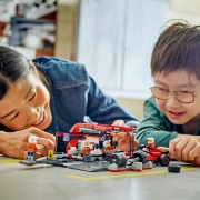 Imagine LEGO CITY BOXA SI MECANICI F1 CU MASINA FERRARI 60443